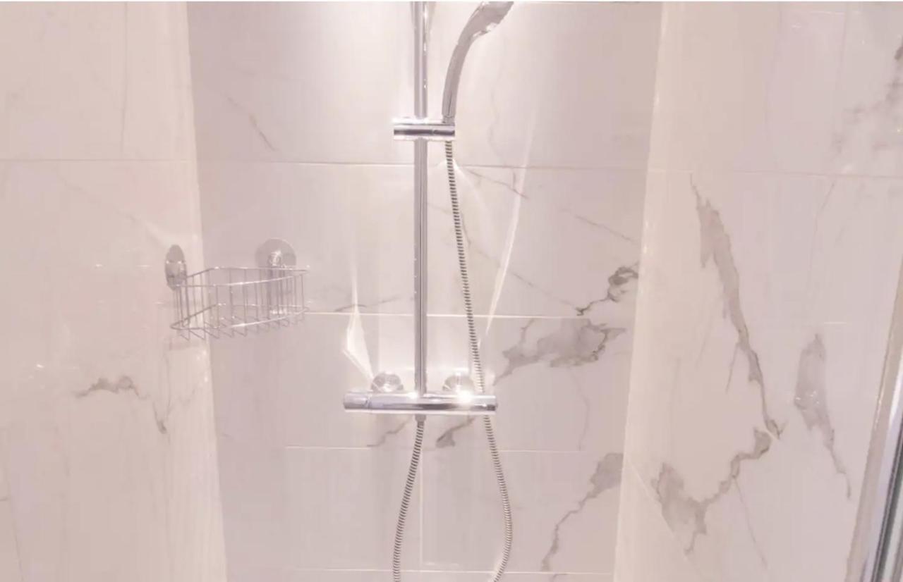 Bel appartement idéalement situé - Tour Eiffel Parigi Esterno foto